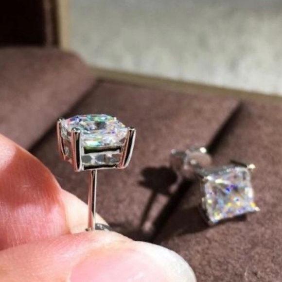 ***2.5 CARAT SQUARE PRINCESS DIAMOND STUD EARRINGS - Picture 3 of 4